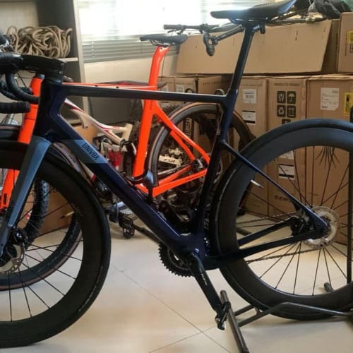 Cliente Axion Cycle com Roda de Carbono Disc Brake