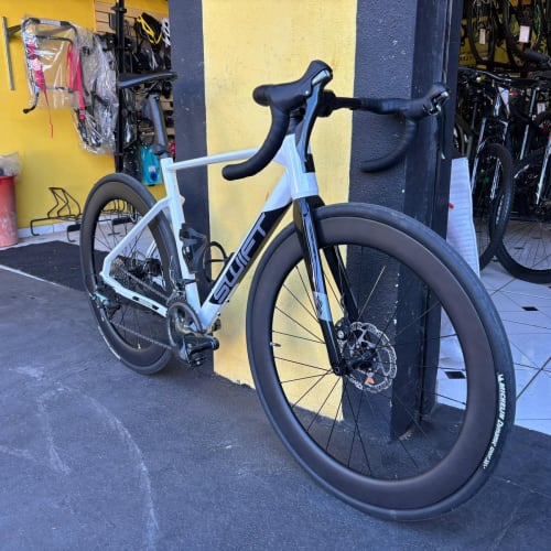 Cliente Axion Cycle com Roda de Carbono Disc Brake