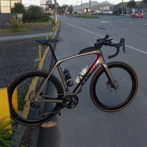 Cliente Axion Cycle com Roda de Carbono Disc Brake