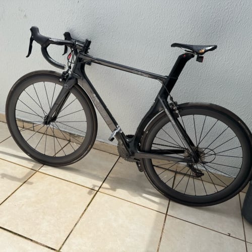 Cliente Axion Cycle com Roda de Carbono Rim Brake