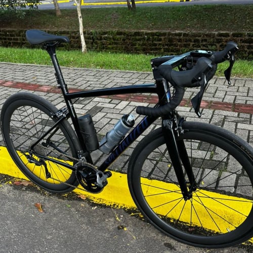 Cliente Axion Cycle com Roda de Carbono Rim Brake