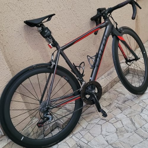 Cliente Axion Cycle com Roda de Carbono Rim Brake