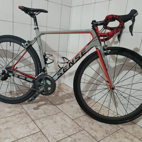 Cliente Axion Cycle com Roda de Carbono Rim Brake