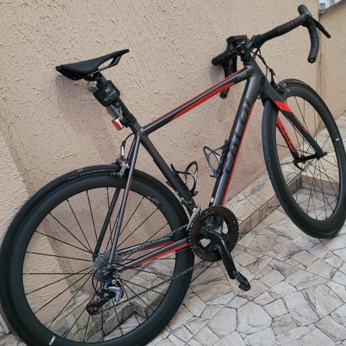 Cliente Axion Cycle com Roda de Carbono Rim Brake