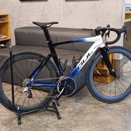 Cliente Axion Cycle com Roda de Carbono Rim Brake