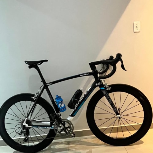 Cliente Axion Cycle com Roda de Carbono Rim Brake