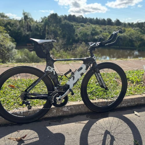 Cliente Axion Cycle com Roda de Carbono Rim Brake