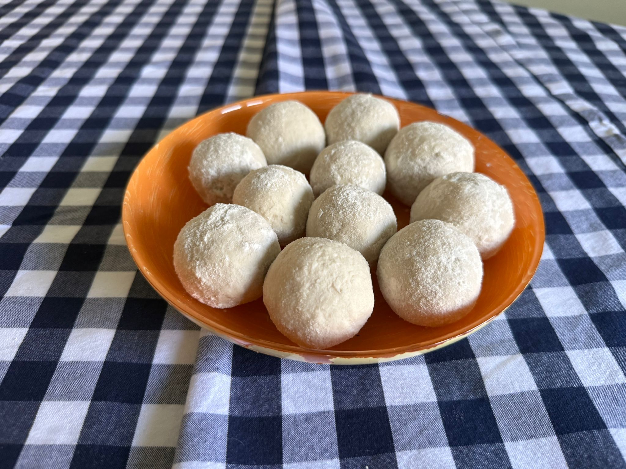 כדורי בשר אחרי גלגול בקמח אורז