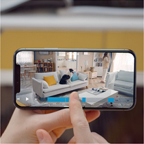 Cámara eufy C120 mostrando sala en vivo desde smartphone