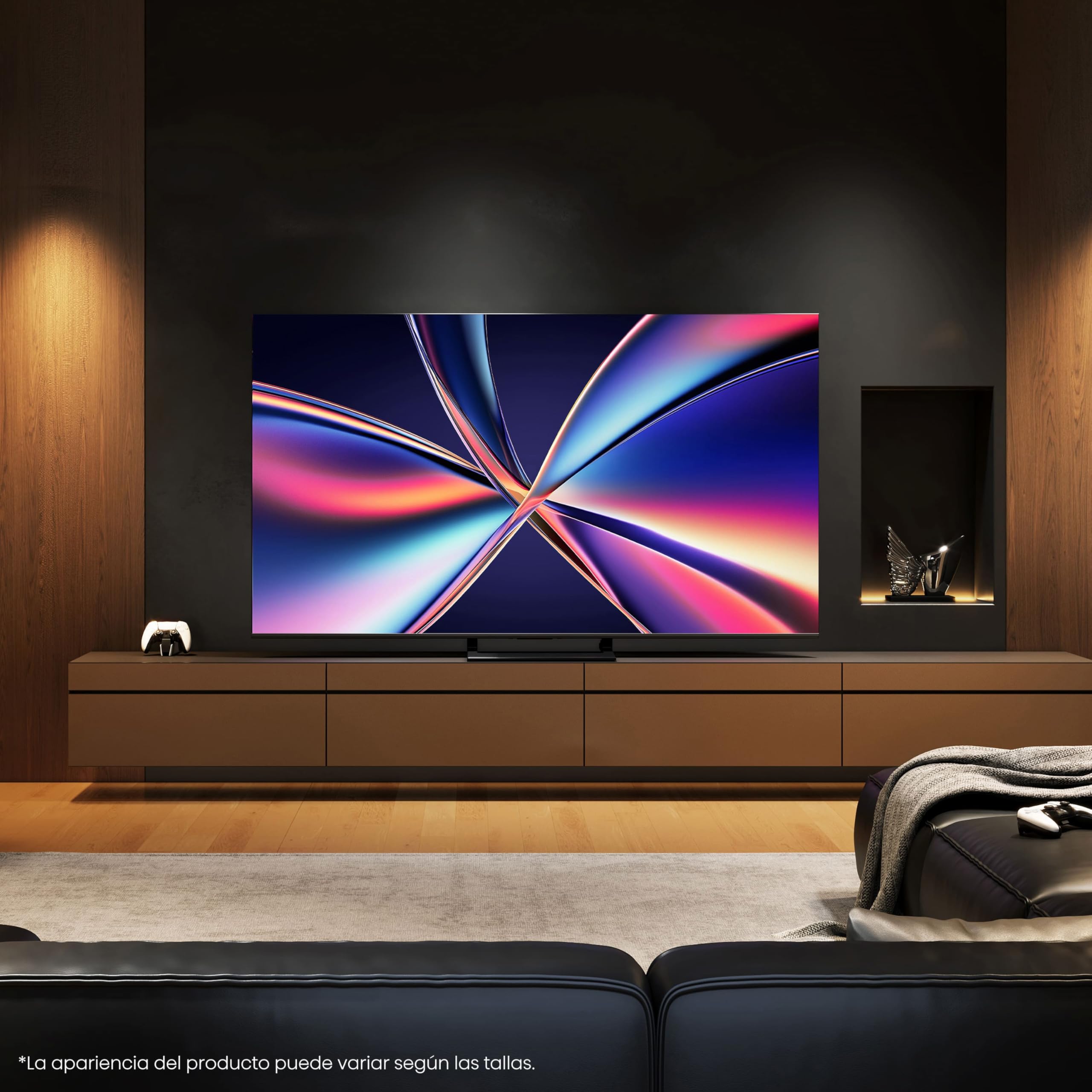 Hisense 55E8Q Mini LED TV en sala moderna con colores vibrantes