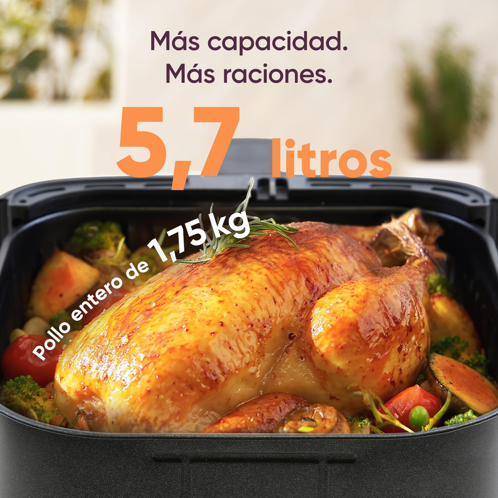 Freidora de aire Cosori 5,7L con pollo entero y verduras asadas en su cesta interior.
