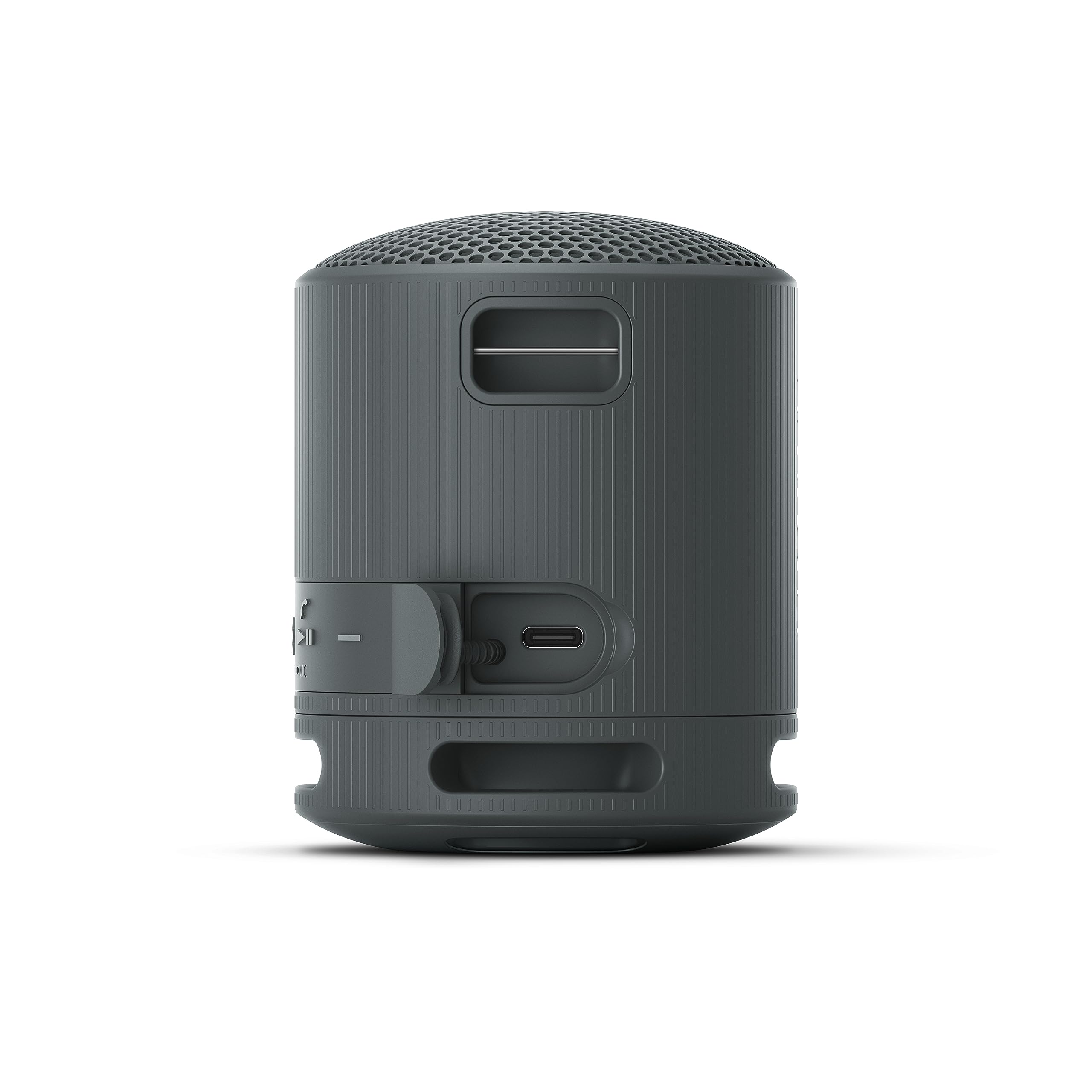 Vista lateral del altavoz Sony SRS-XB100 negro con puerto USB-C y correa adaptable