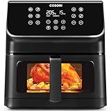Freidora de aire Cosori negra con pantalla digital y pollo asado en su interior
