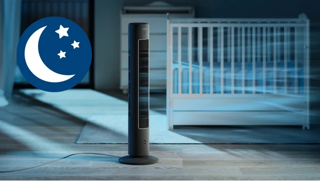 Ventilador de torre gris en cuarto de bebé con icono de modo noche silencioso