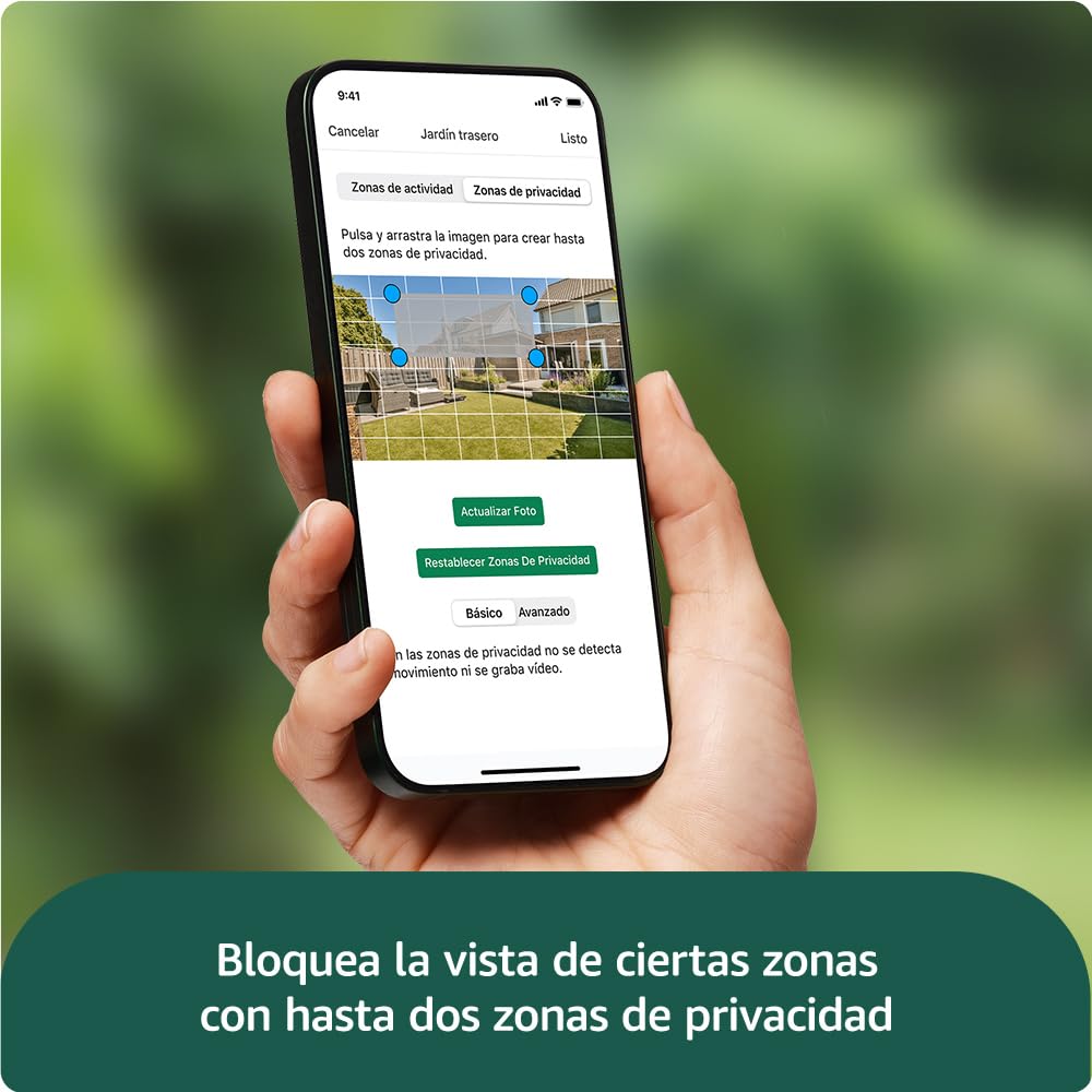 Mano usando app Blink configurando zonas de privacidad en cámara exterior