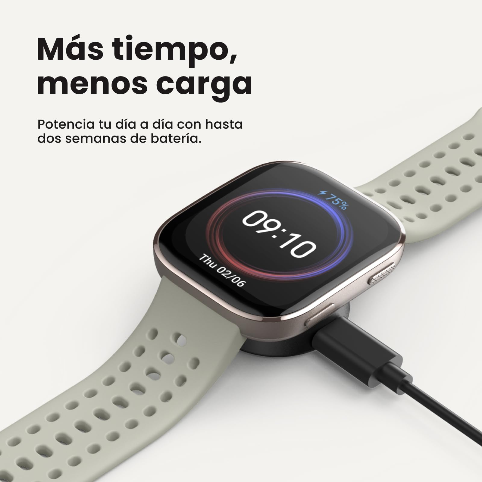 Smartwatch Amazfit Bip 6 con correa verde salvia siendo cargado, pantalla AMOLED encendida mostrando 75% de batería.