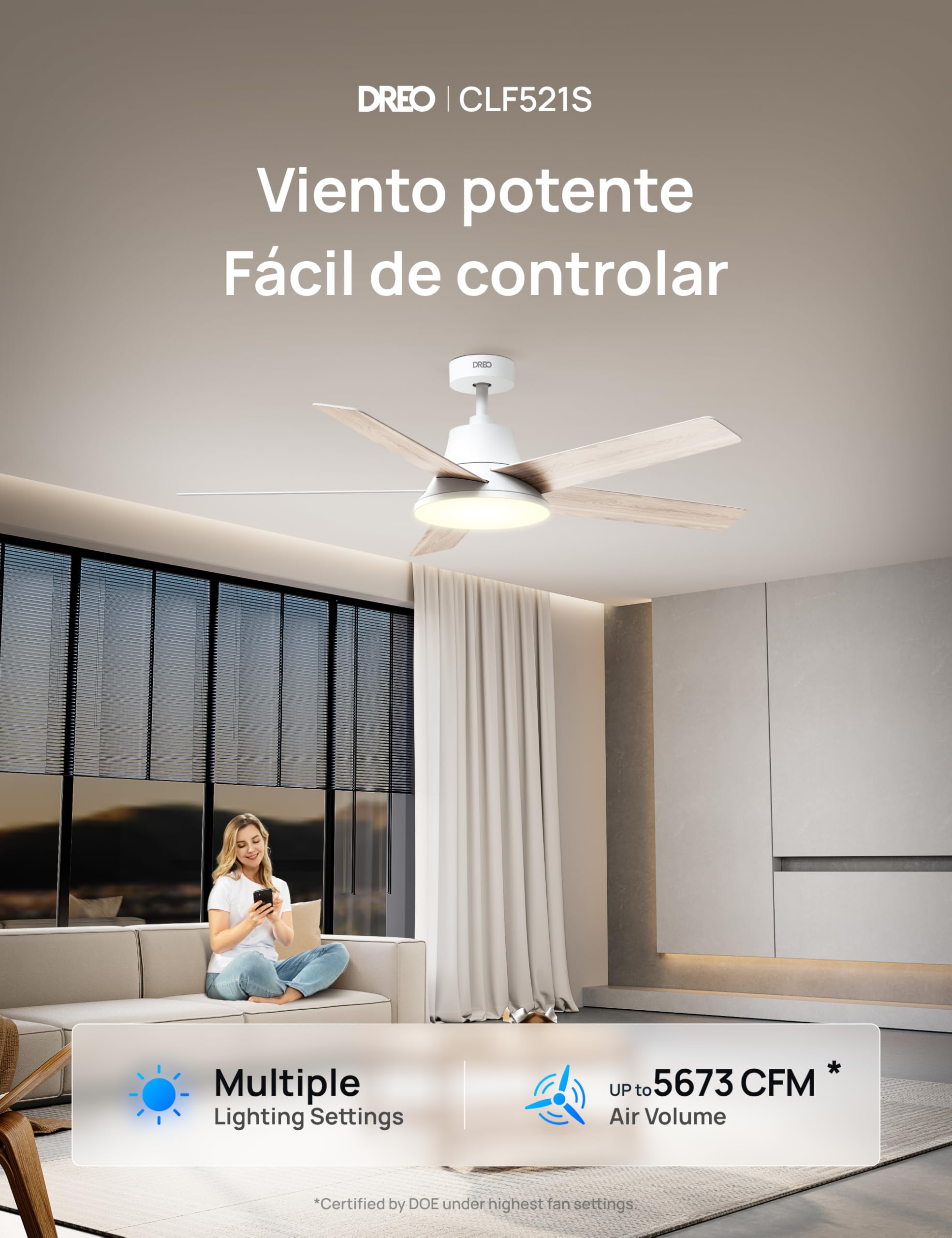 Ventilador de techo inteligente Dreo CLF521S blanco con luz LED en salón moderno controlado por smartphone.