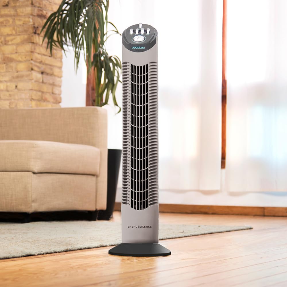 Ventilador torre Cecotec EnergySilence en sala de estar moderna.