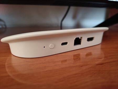 Dispositivo con puerto USB-C, Ethernet y HDMI en vista lateral