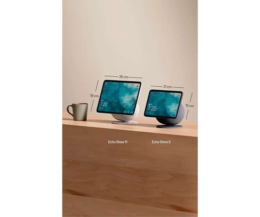 Echo Show 11 y Echo Show 8 comparados con medidas en mesa de madera