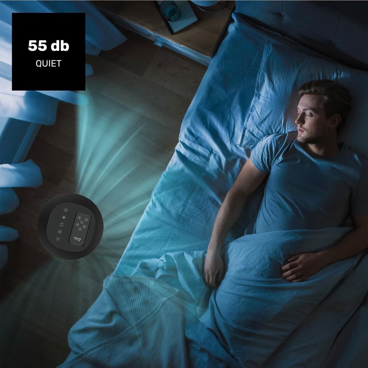 Hombre durmiendo con ventilador Taurus New Babel Digital silencioso y mando remoto