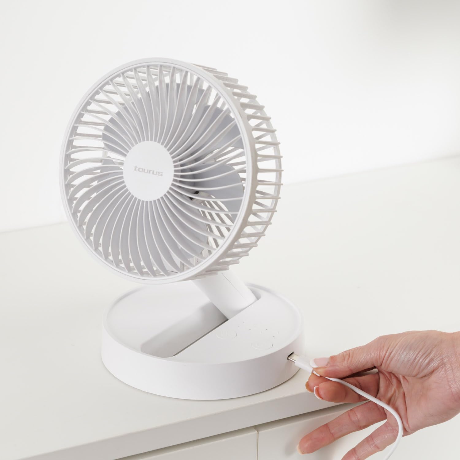 Ventilador portátil Taurus Air Lite plegable con carga USB-C