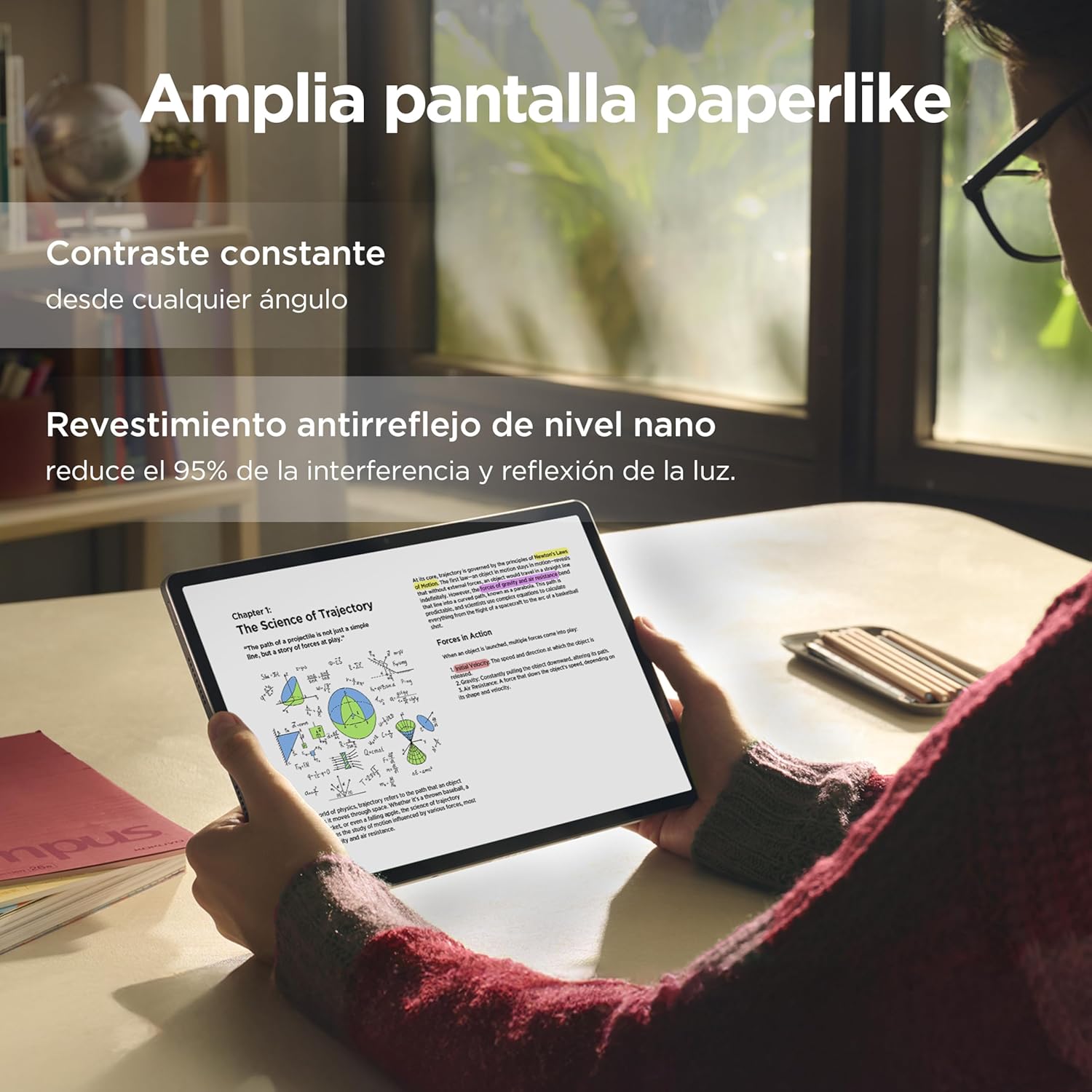 Persona usando una tableta educativa cerca de una ventana.