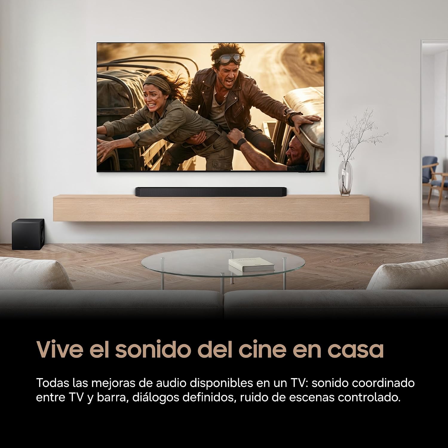 Televisor mostrando una película de acción en una sala de estar moderna.