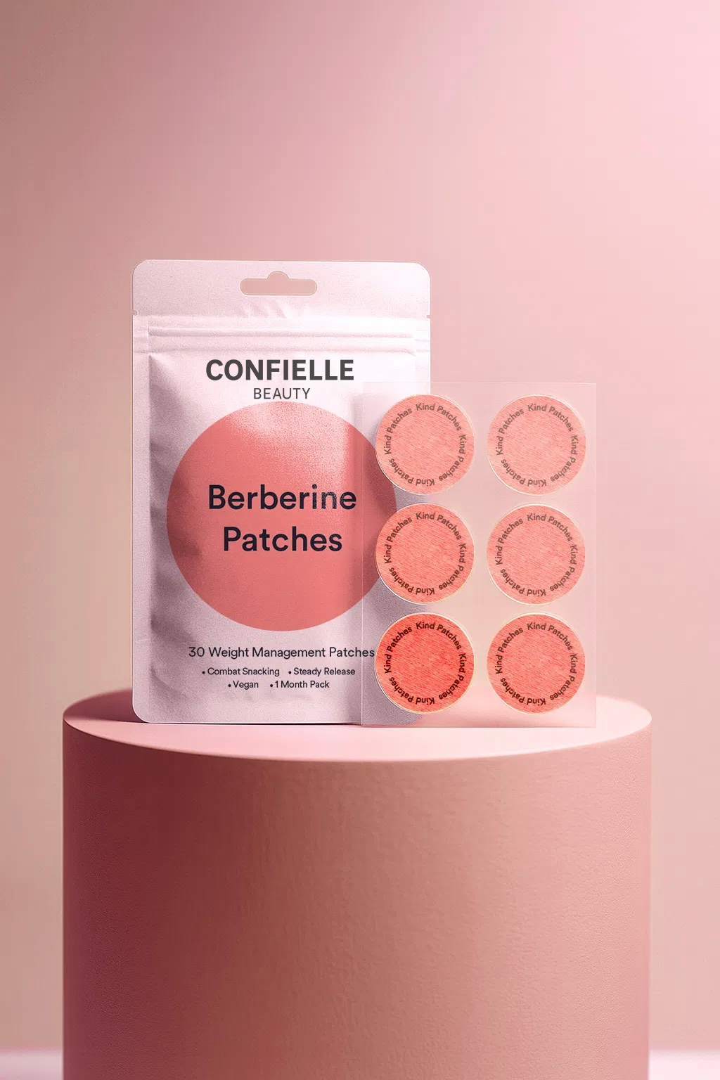 Sachet Confielle Beauty — Patchs minceur à la berbérine posé sur un podium design