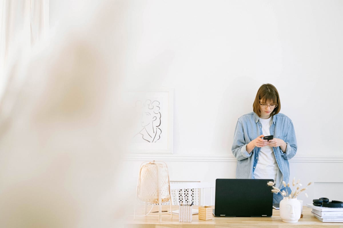 receiving sms appointment reminder on phone