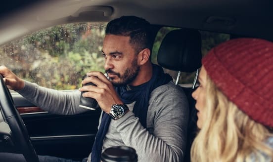 couple driving to appointment because of sms appointment reminder
