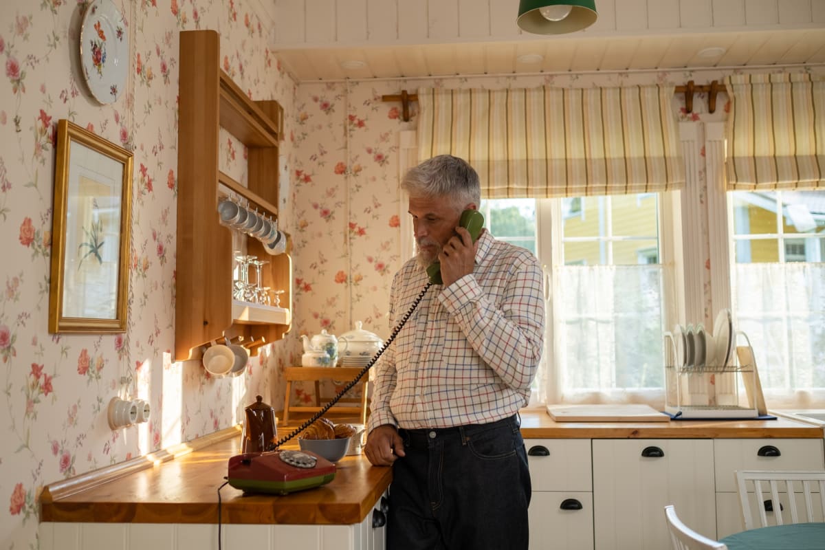 patient receiving a phone call appointment reminder