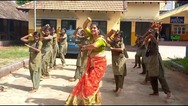 Mooji Mone: Traditional Tulu Folk Song and Dance Steps