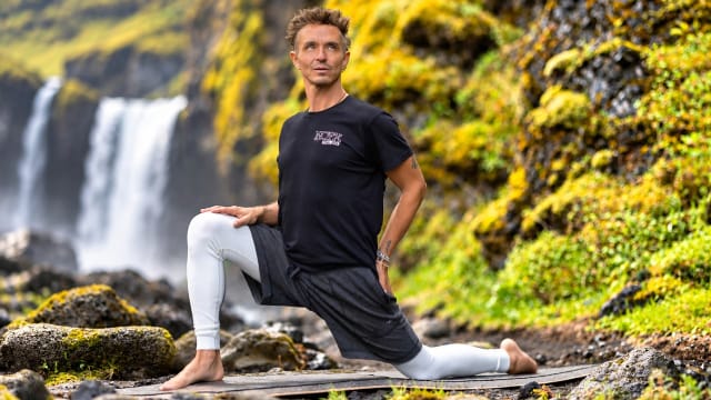 A 20-Minute Breath-Led Yoga Flow for Energy Without Coffee