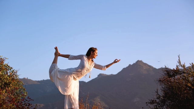 mountain-yoga-peak-pose