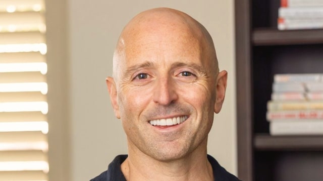 Lee Harris — Professional headshot portrait indoors