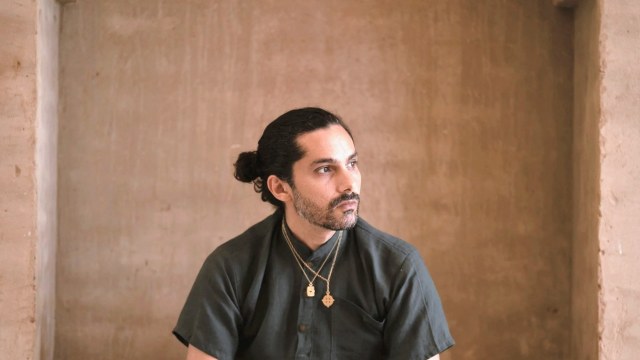studio-portrait-seated