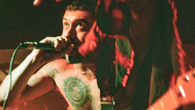 live-vocalist-onstage
