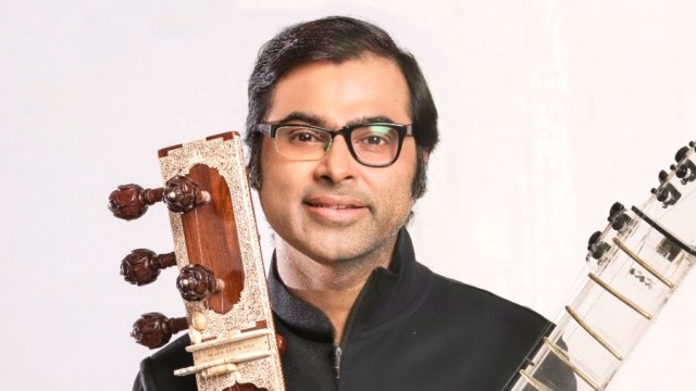 studio-portrait-sitar