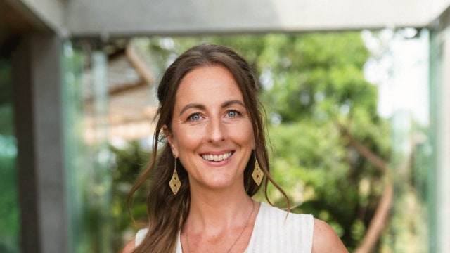 Rachel Fearnley — Smiling woman outdoors in white wrap