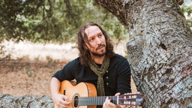 candid-guitar-portrait
