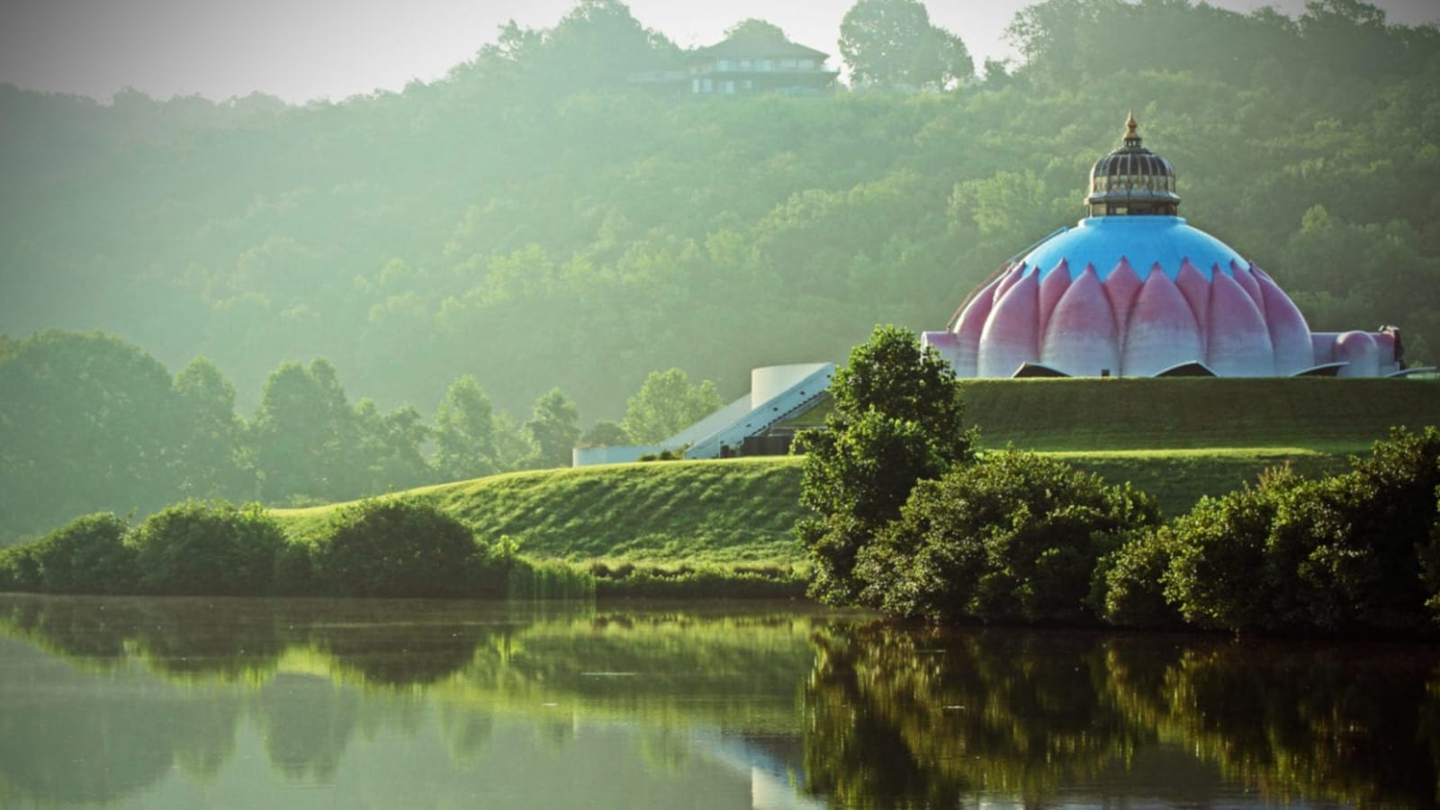 Becoming Real: A Retreat for Turbulent Times at Yogaville