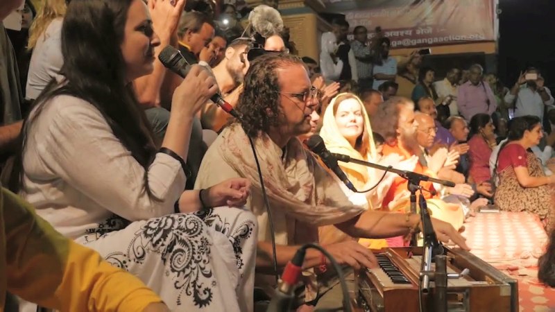 Evening Aarti at Parmarth Niketan: Sacred Sound on the Ganges