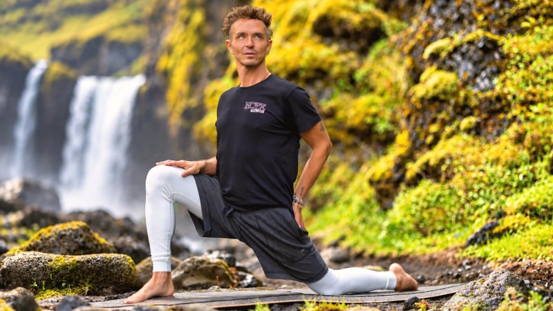 A 20-Minute Breath-Led Yoga Flow for Energy Without Coffee