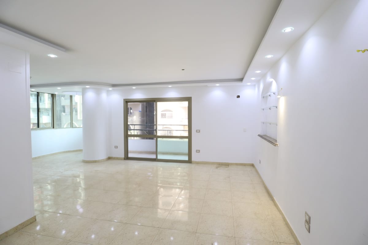 Charming Apartment with Sunny Interiors For Rent In Maadi
