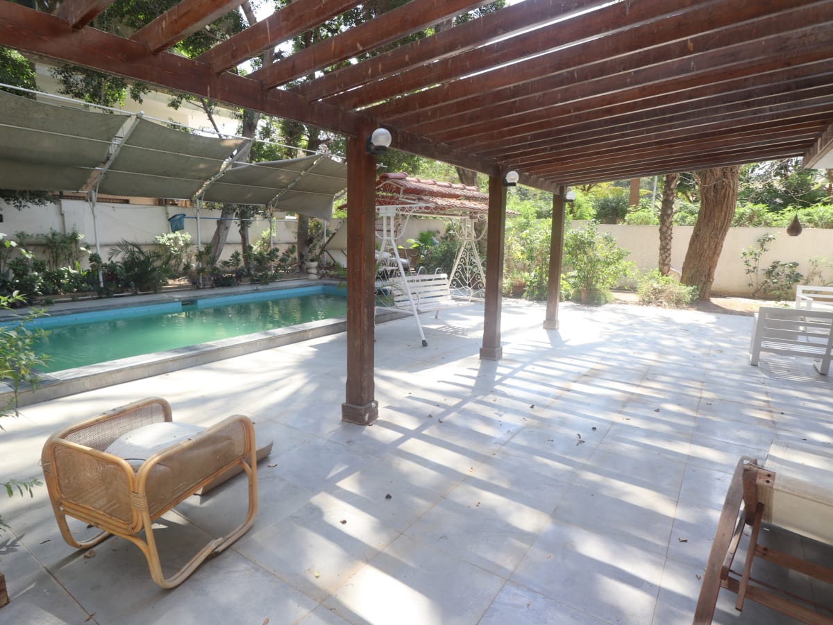 Elegant 5BR Villa | Private Garden & Prime Location