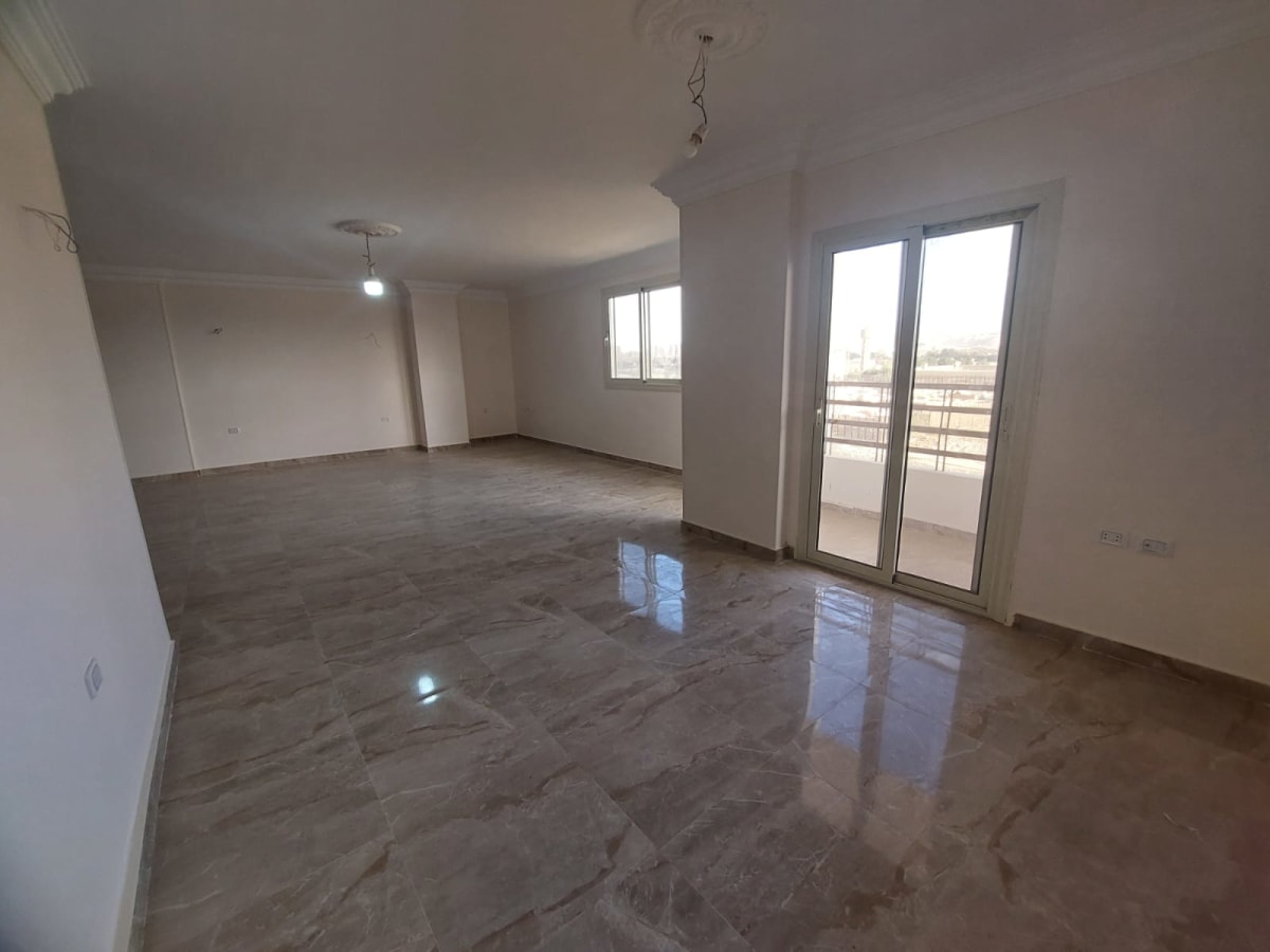 Practical Apartment | Close to Schools & Cafes