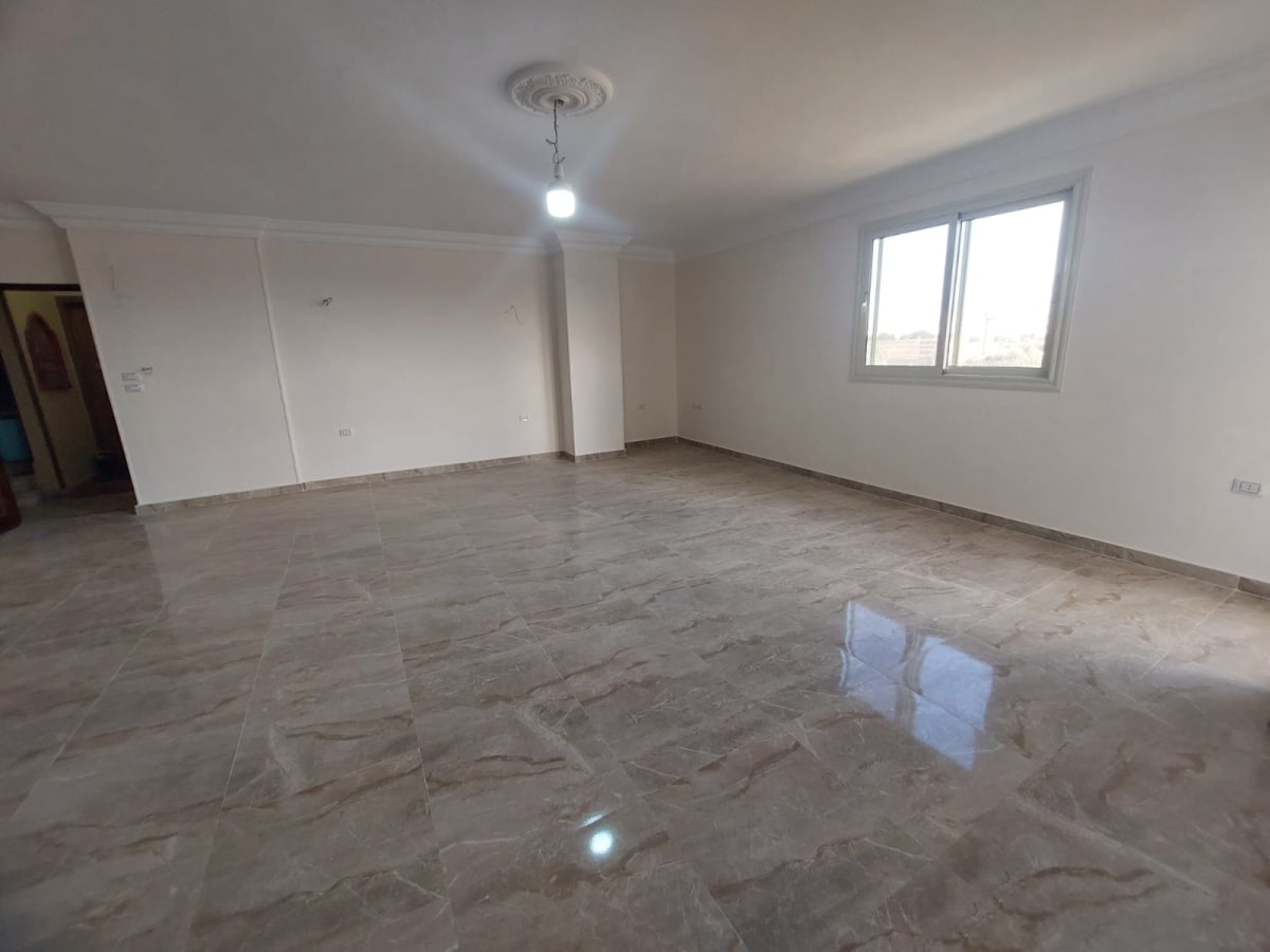 Practical Apartment | Close to Schools & Cafes