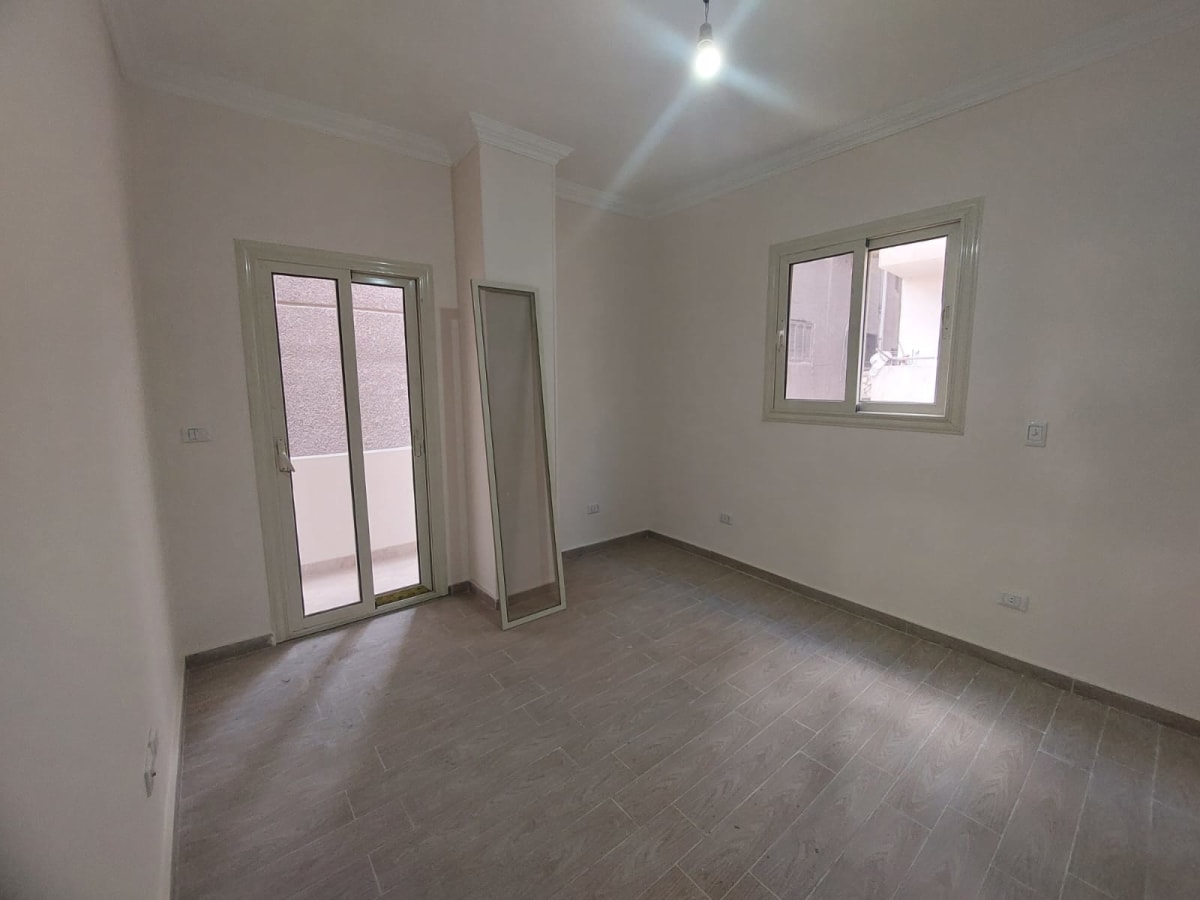 Practical Apartment | Close to Schools & Cafes