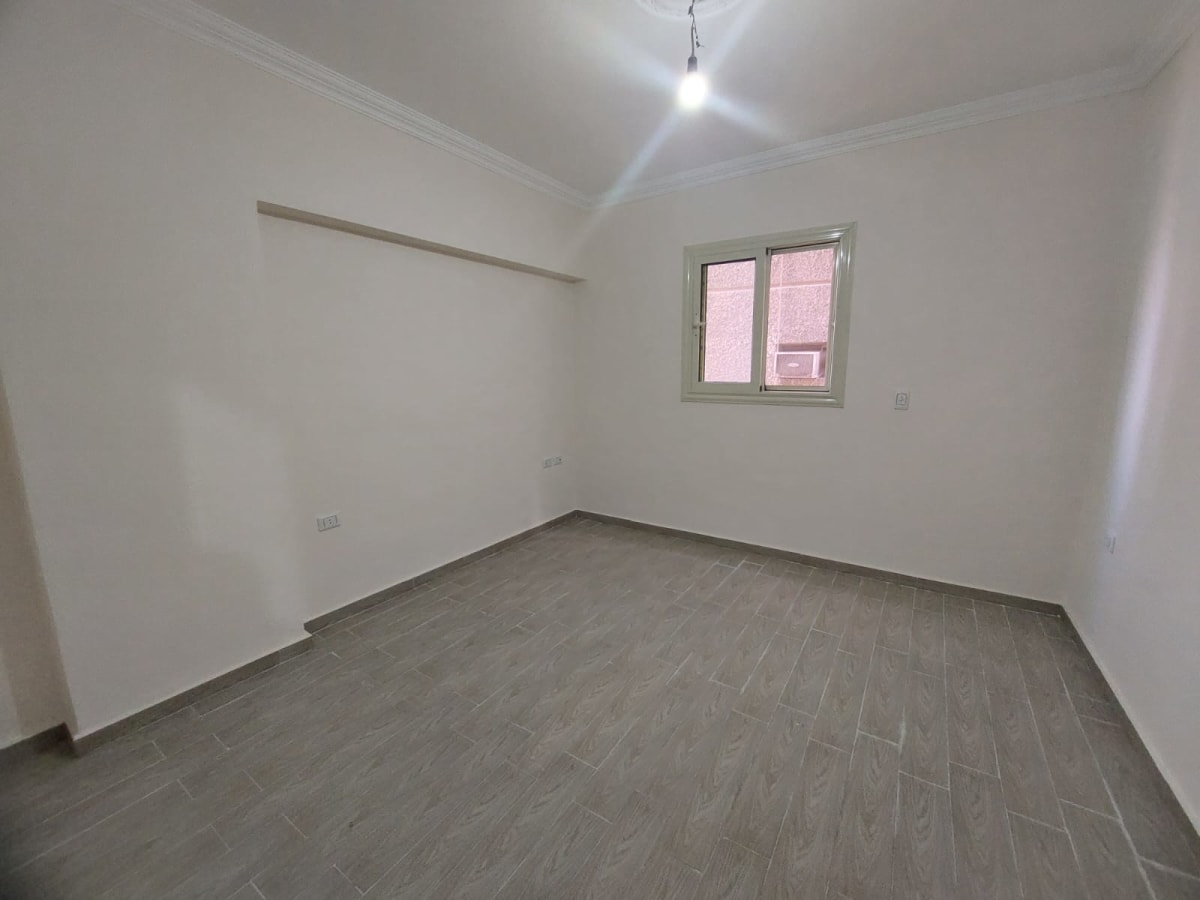 Practical Apartment | Close to Schools & Cafes